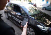 Fahrten mit Mietwagen sind via App über einen Fahrdienstvermittler zu erhalten. (Archivbild)