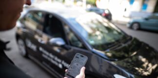 Fahrten mit Mietwagen sind via App über einen Fahrdienstvermittler zu erhalten. (Archivbild)