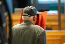 Nach einem Unfall, bei dem eine 41-jährige Berlin-Touristin und ihr vierjähriger Sohn auf der Leipziger Straße tödlich erfasst wurden, steht mit einem 84-Jährigen der mutmaßliche Verursacher vor Gericht.