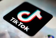 Eine gemeinnützige Verbraucherstiftung aus den Niederlanden hat beim Kammergericht Berlin eine Schadenersatzklage gegen die Videoplattform Tiktok eingereicht. 