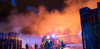 Der Großbrand beschäftigte rund 150 Einsatzkräfte der Feuerwehr.