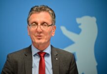 Bausenator Christian Gaebler (SPD) wünscht sich mehr Tempo beim Projekt Urbane Mitte in Kreuzberg. (Archivbild)