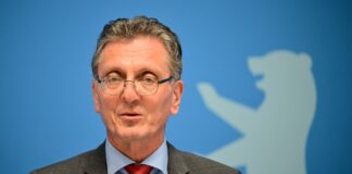 Bausenator Christian Gaebler (SPD) wünscht sich mehr Tempo beim Projekt Urbane Mitte in Kreuzberg. (Archivbild)