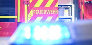 Am Dienstagabend waren Polizei und Feuerwehr in Cottbus im Einsatz. (Symbolbild)