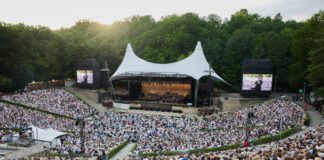 Tausende genossen den Saisonabschluss der Philharmoniker in der Waldbühne.