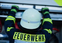 Anwohnerinnen und Anwohner sollen Fenster und Türen schließen. (Symbolbild)