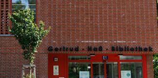 Die Gertrud-Haß-Bibliothek in Berlin: Hier wurde Senatorin Giffey vor einem Jahr angegriffen. (Archivbild)