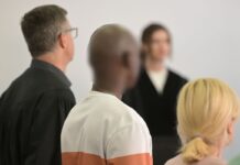 Ein 23-Jähriger (M), der im Januar 2025 in Beelitz-Heilstätten einen Mann getötet haben soll, steht in Potsdam vor Gericht. 
