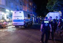 Die Polizei war am Samstagabend mit großem Aufgebot in Gesundbrunnen im Einsatz. 