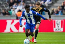 Herthas Boris Chi Mamuzah Lum (l)  bleibt langfristig im Verein. 