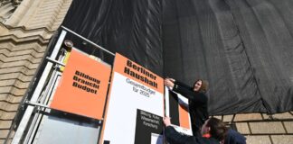 Im Februar hatten Studierende der Universität der Künste schon gegen Haushaltskürzungen demonstriert. (Archivbild)