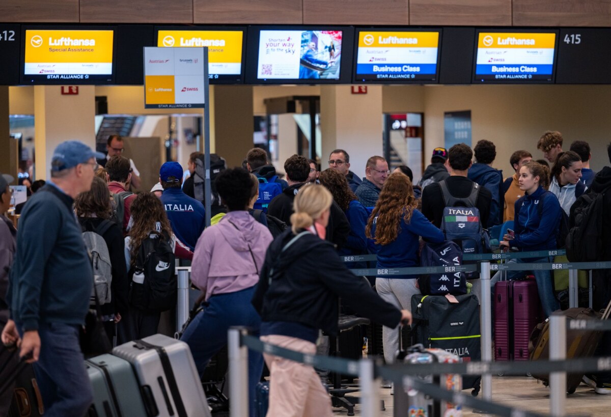 Start der Sommerferien - Flughafen Berlin-Brandenburg In Berlin und Brandenburg haben die Sommerferien begonnen - entsprechend voll wird es heute und in den nächsten Tagen am Flughafen BER.