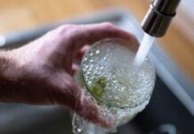 In Berlin wurden am Mittwoch rund 880.000 Kubikmeter Trinkwasser eingespeist. (Symbolbild)