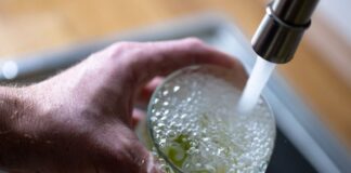 In Berlin wurden am Mittwoch rund 880.000 Kubikmeter Trinkwasser eingespeist. (Symbolbild)