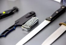 In den Berliner U- und S-Bahnen, Bussen und Trams sind in Zukunft Messer und andere Waffen grundsätzlich verboten. (Symbolbild)