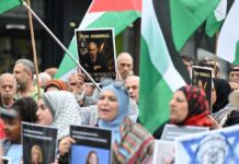 Mehrere hundert Menschen haben in Berlin bei einer propalästinensischen Demonstration gegen das Vorgehen Israels im Gaza-Krieg protestiert.