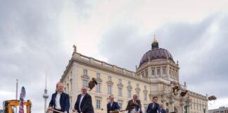 Jetzt geht es los: Die Freitreppe am Spreekanal wird gebaut.