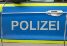Um knapp 30.000 Euro sollen die beiden mutmaßlichen Täter den alten Mann gebracht haben. (Symbolbild)