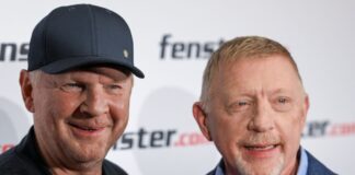 Stefan Effenberg (l) rät Nick Woltemade vorerst zu einem Verbleib in Stuttgart. 