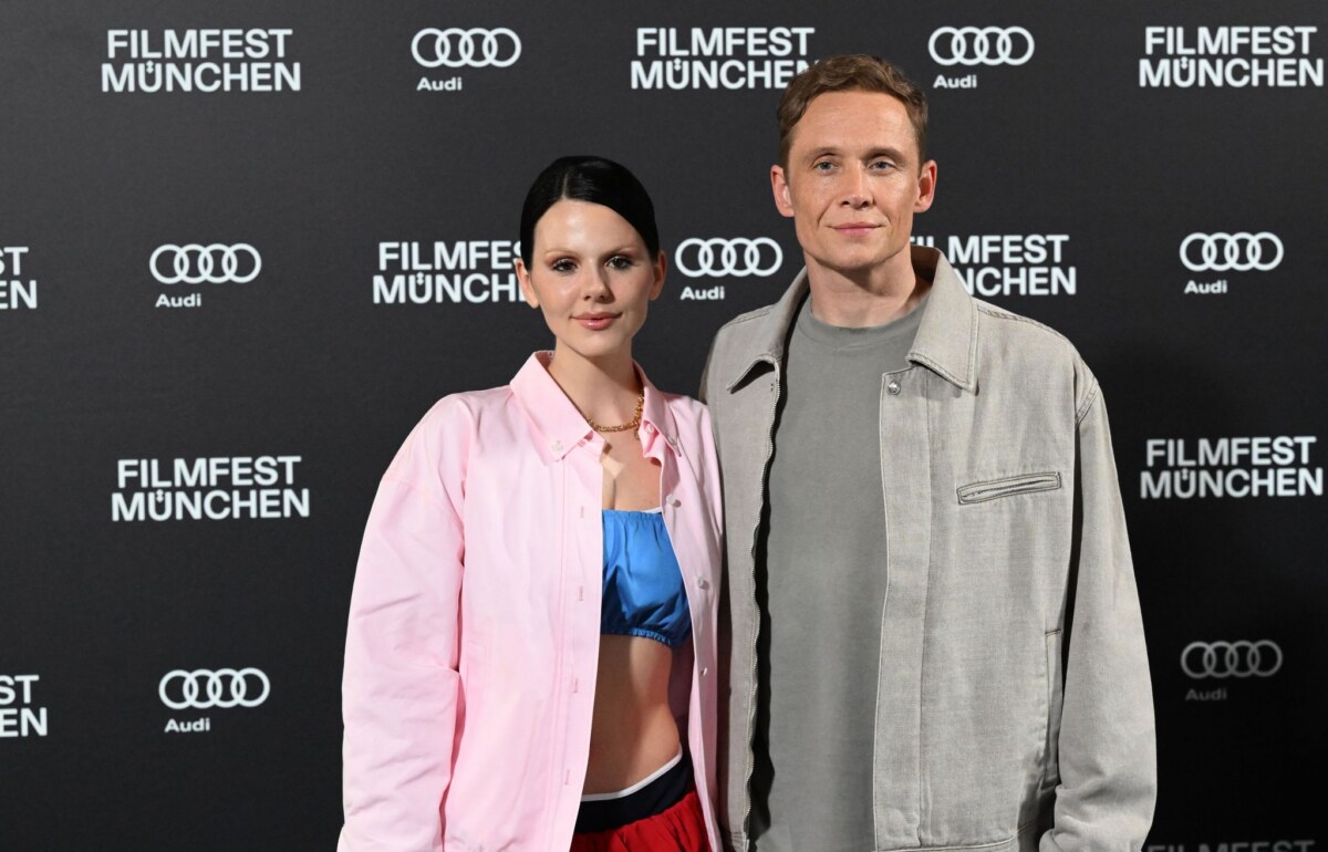 Matthias Schweighöfer und Ruby O. Fee Matthias Schweighöfer und Ruby O. Fee vertreiben sich gern auch mal die Zeit zu Hause. (Archivfoto)