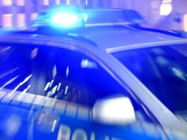 Die Polizei sucht nach der Unfallflucht nach dem Fahrer oder der Fahrerin des Porsche Macan. (Archivbild)