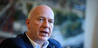 Berlins Regierender Bürgermeister Kai Wegner (CDU) kritisiert in der Diskussion um Besetzung der Stellen am Bundesverfassungsgericht auch die eigene Partei. (Archivbild) 