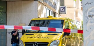 Polizisten in Zivil beobachteten den Überfall und griffen ein.