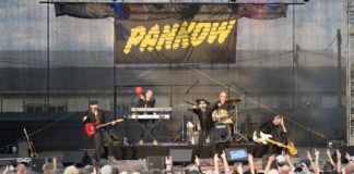 Gut 2.000 Fans kamen zum letzten Konzert der Rockband Pankow in Dresden. 