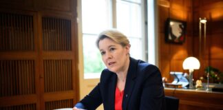 Wirtschaftssenatorin Franziska Giffey (SPD) hat noch nicht endgültig entschieden, ob sie bei der Spitzenkandidatur ins Rennen gehen will. 