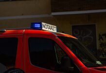 Polizei und Rettungskräfte wurden in der Nacht zu einem Berliner Club gerufen. (Symbolbild)