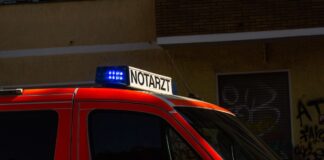 Polizei und Rettungskräfte wurden in der Nacht zu einem Berliner Club gerufen. (Symbolbild)