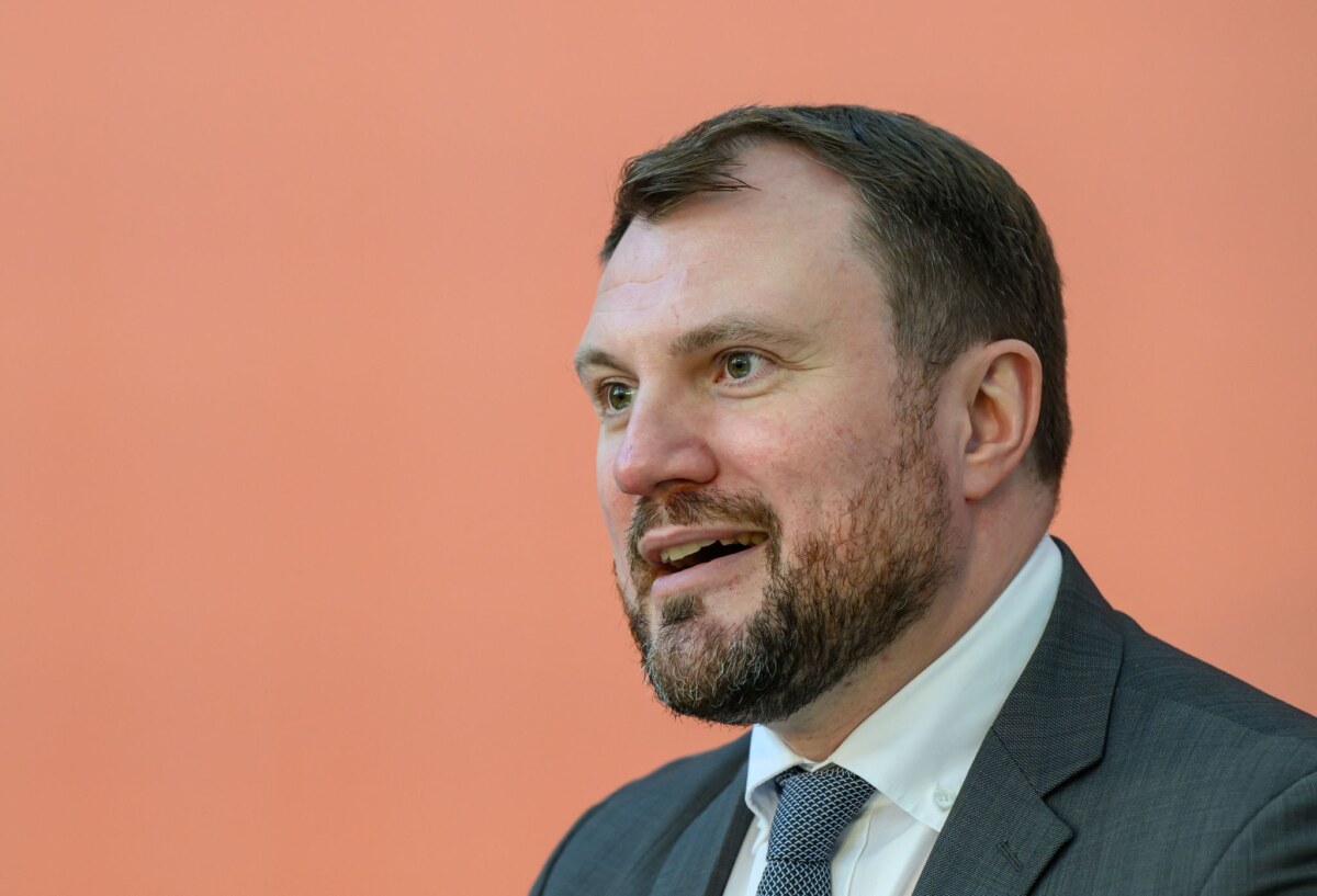 Brandenburgs Wirtschaftsminister Brandenburgs Wirtschaftsminister Daniel Keller überreicht die Brandenburger Innovationspreise an vier Projekte. (Archivbild)