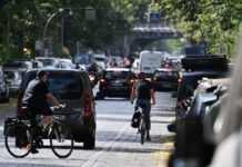Viele Verkehrsteilnehmer fühlen sich auf Berlins Straßen nicht immer sicher. (Archivfoto)