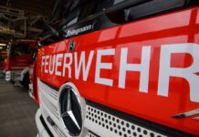 Die Feuerwehr rückte aus, um die Flammen zu löschenn. (Symbolbild)