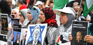 Mehrere hundert Menschen haben in Berlin bei einer propalästinensischen Demonstration gegen das Vorgehen Israels im Gaza-Krieg protestiert.