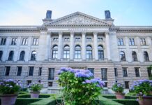 Der Bundesrat will zum Berliner CSD die Regenbogenfahne hissen. (Archivbild)