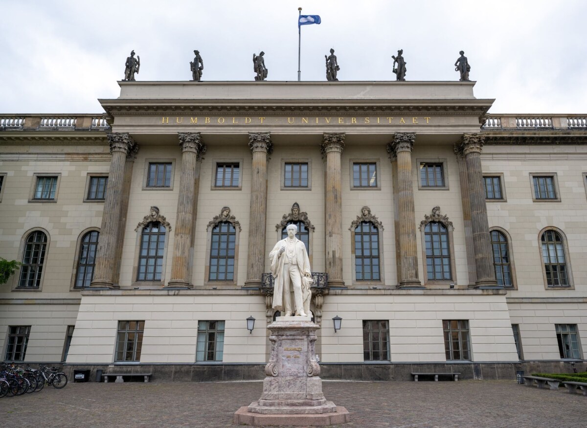 Hauptgebäude der Humboldt-Uni Die Humboldt-Universität hatte in Karlsruhe eine Verfassungsbeschwerde eingereicht. (Archivbild)