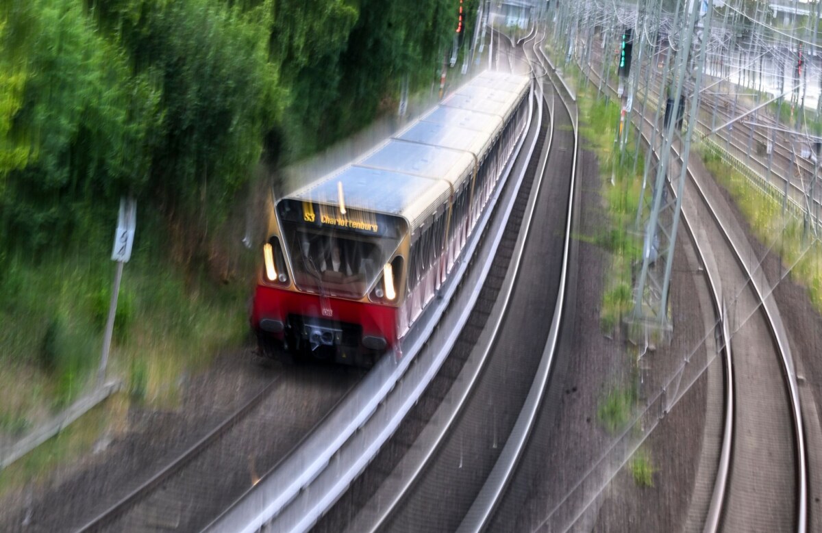 S-Bahnverkehr in Berlin Auf mehreren Linien kommt es am Morgen zu Ausfällen und Verspätungen. (Symbolbild)