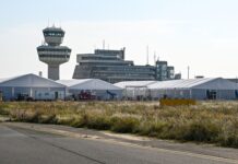 Die Großunterkunft für geflüchtete Menschen in Tegel existiert seit 2022. (Archivbild) 