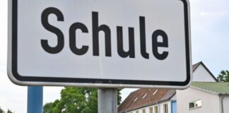 Brandenburgs Bildungsminister Steffen Freiberg (SPD) setzt gegen Rechtsextremismus an Schulen auch auf die Jugendverbände (Archivbild).