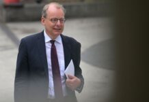 Der frühere Vizepräsident des Berliner Verwaltungsgerichts hat sein Amt als Brandenburger Verfassungsschutzchef angetreten.