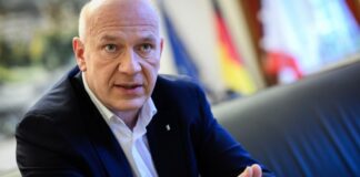 Berlins Regierender Bürgermeister Kai Wegner (CDU) hält ein Bekenntnis zum Existenzrecht Israels bei der Einbürgerung für überlegenswert. (Archivbild)