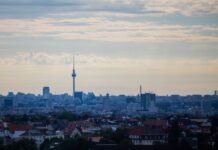 Der sogenannte Wanderungsgewinn von mehr als 27.000 Menschen in Berlin geht ausschließlich auf die hohe Wanderungsdynamik mit dem Ausland zurück. (Archivbild)