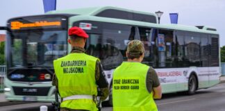 Der Verkehr in der Grenzregion läuft nach Angaben des Innenministeriums in Warschau reibungslos.