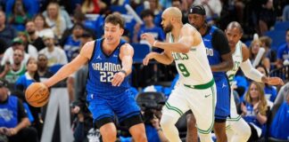 Franz Wagner (l) bestreitet mit den Orlando Magic ein NBA-Spiel in seiner Heimatstadt Berlin.