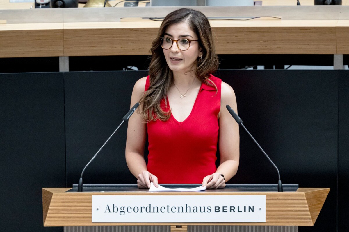 Plenarsitzung Berliner Abgeordnetenhaus Grünen-Abgeordnete Tuba Bozkurt würde das Neutralitätsgesetz gerne abschaffen.