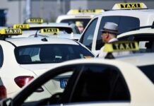 Die Branche sieht in Mietwagenplattformen wie Uber und Bolt einen unfairen Wettbewerb, weil deren Preise nicht behördlich reguliert werden. 
