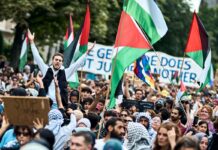 Die Polizei löst die Demonstration vorzeitig auf, später gibt es Kritik der Veranstalter. (Archivbild)
