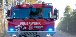 Ein Ortsteil wurde wegen eines Waldbrandes evakuiert. 