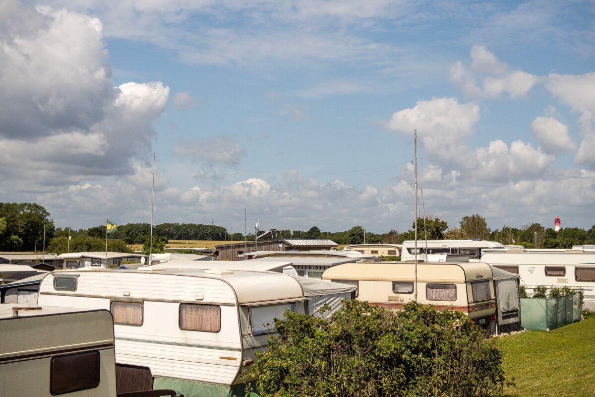 Camper am Ostseestrand Im Norden Rügens wurde der Frieden auf einem Campingplatz durch einen Streit gestört. (Symbolbild)